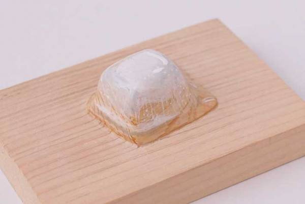 木彫りの氷の『作り方』にツッコミ殺到！　「そうはならんやろ！？」「すごすぎる…」