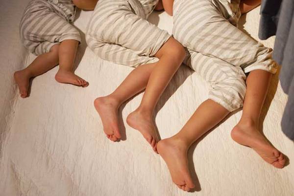 ずっと見ていたい…　子供たちの『奇跡の寝姿』に「見事」「テトリスみたい」