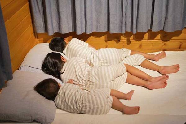 ずっと見ていたい…　子供たちの『奇跡の寝姿』に「見事」「テトリスみたい」