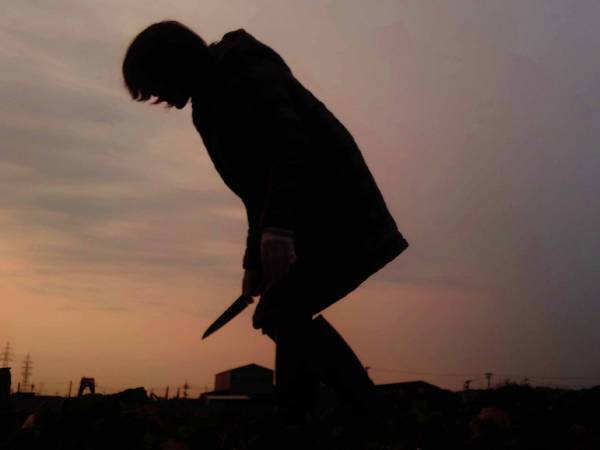 妻を撮影しただけなのに…　奇跡的な写真に「爆笑した」「恐怖で震える」