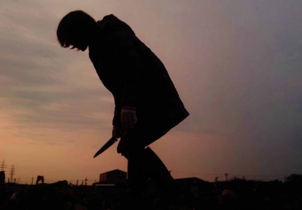 妻を撮影しただけなのに…　奇跡的な写真に「爆笑した」「恐怖で震える」