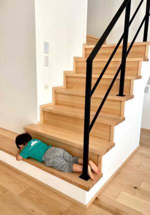 ２歳児の『かくれんぼ』にキュンとする　隠れていたのは？　「かわいい」「同化している」