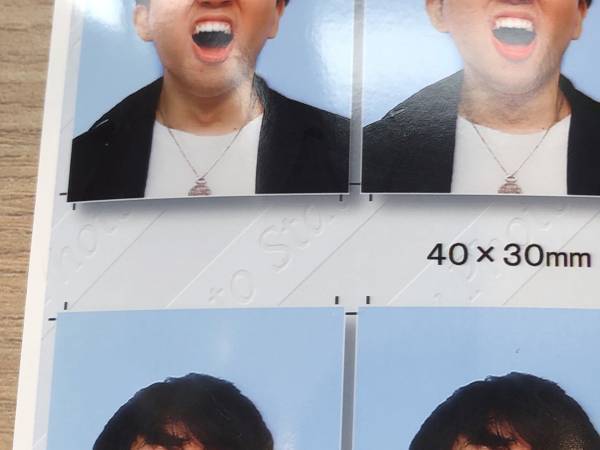 撮影中にくしゃみ！　ハプニングを写した証明写真に「ジワジワ笑える」の声