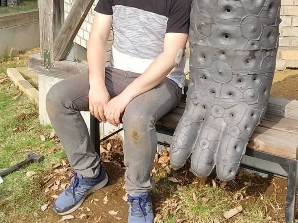 『恋人との記念撮影』が周囲から見ると…　ホラーな状況に「あれ？」「怖い」