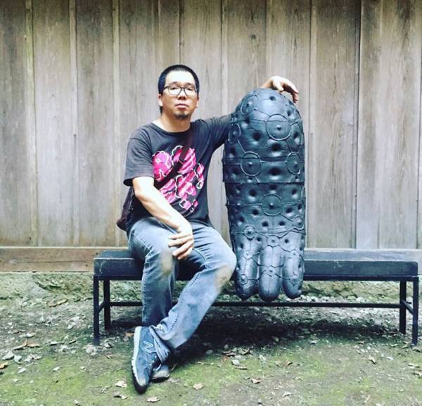 『恋人との記念撮影』が周囲から見ると…　ホラーな状況に「あれ？」「怖い」