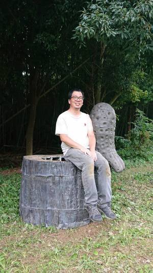 『恋人との記念撮影』が周囲から見ると…　ホラーな状況に「あれ？」「怖い」