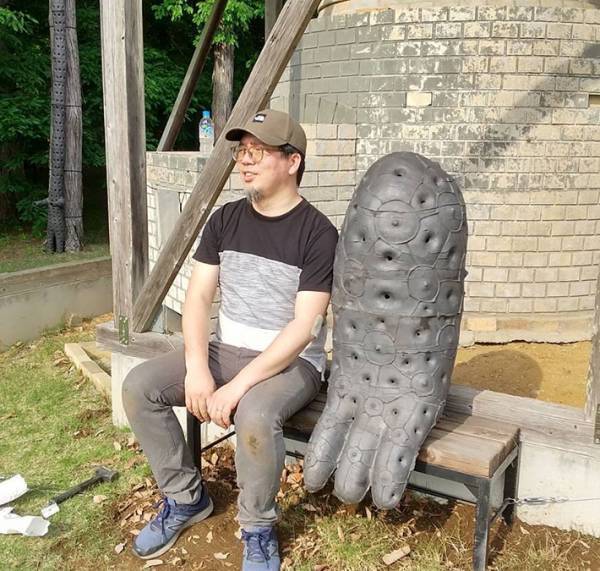 『恋人との記念撮影』が周囲から見ると…　ホラーな状況に「あれ？」「怖い」