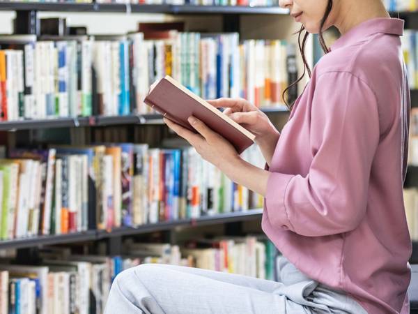 講談社の『文庫本』の謎　背表紙についての回答に「そうだったんだ」「知らなかった！」