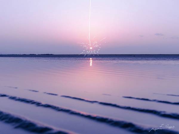 夕日の写真に『落書き』すると？　「壁に飾りたいくらいにきれい」「発想が素晴らしい」