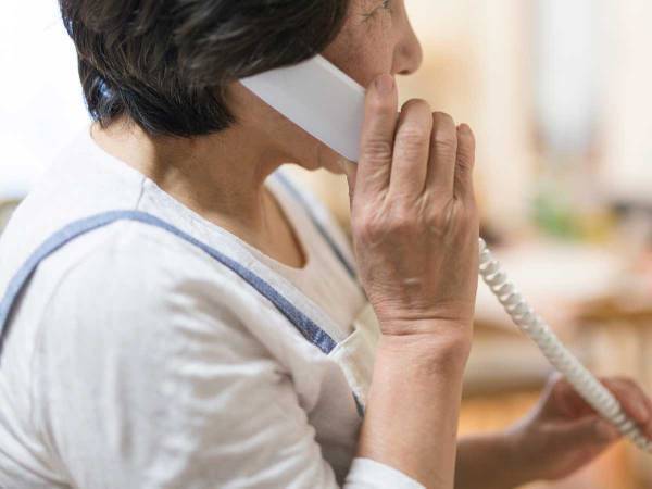 「電気カーペットに立つとビリビリする」　お年寄りから電話を受け、駆け付けてみると？