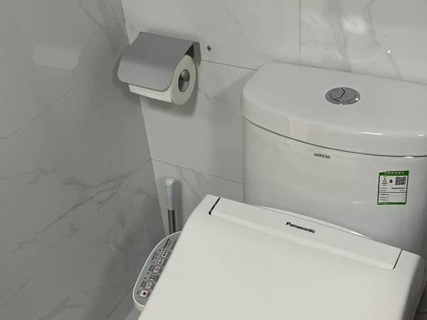 上海のトイレに、日本人「どうすりゃええねん！」　実際の光景に「難易度高すぎ」