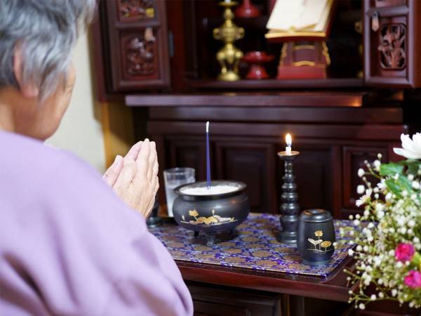 読経する曽祖母　すると隣にいた赤ちゃんが？