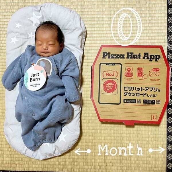 毎月、赤ちゃんとピザを並べて撮影…？　その理由に「ナイスアイディア」「おいしいしかわいい」