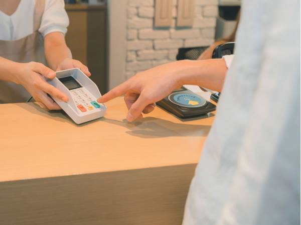 三宅健「偶然に感動した」　帰り際、ファミレス店員が「僕、実は…」と見せたのは？