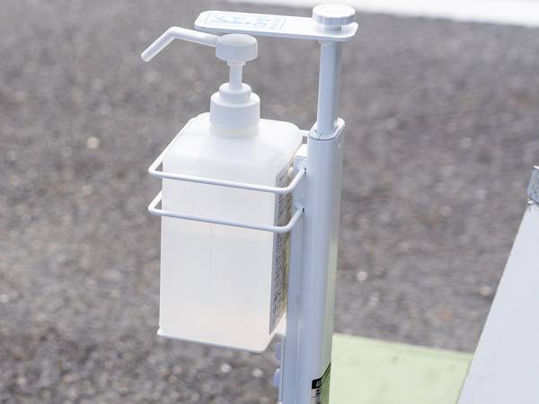 消毒液かと思ったのに…！　つるの剛士の投稿に「これは酷い」「吹いた」