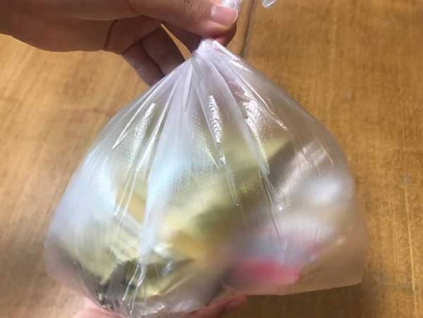 スーパーで買った菓子パン　潰さずに、簡単に持ち帰る方法があった！