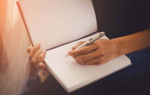 『自分の歌』を書くことで、人生に新しい物語を創っていく