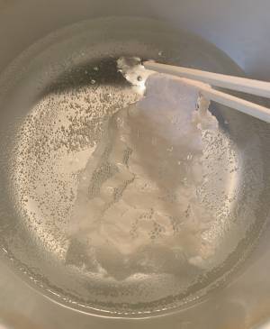 レースの切れ端を脱色してみたところ？　奇跡の産物に「ただいま混乱中です」