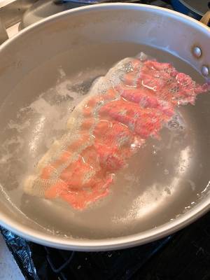 レースの切れ端を脱色してみたところ？　奇跡の産物に「ただいま混乱中です」