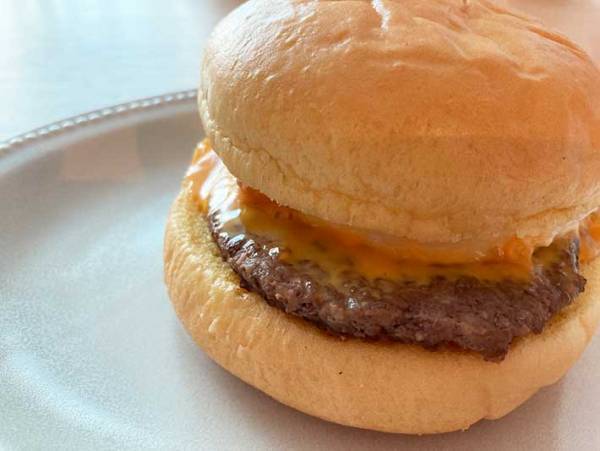 すき焼きに卵は鉄板でしょう！　マクドナルドの『こく旨 すき焼き月見』を実食