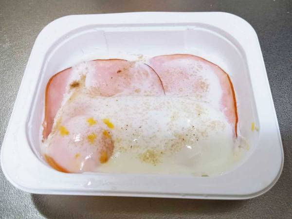 「あー料理する気力がない、洗い物もめんどくさい」　そんな時には、あの容器でハムエッグ作ろう！