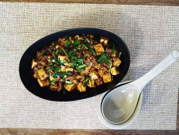 これは旨い！　カルディの『黒麻婆豆腐の素』を使えば、自宅でも本格中華が楽しめる