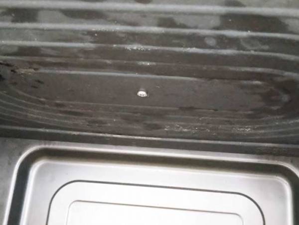 ３か月以上も汚れを放置した電子レンジ　『ダイソー』のクリーナーを試してみました！