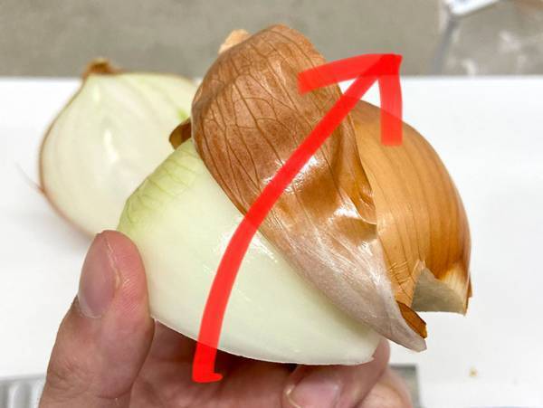 面倒な玉ねぎの皮むき　簡単に済ませる方法が、目からウロコ