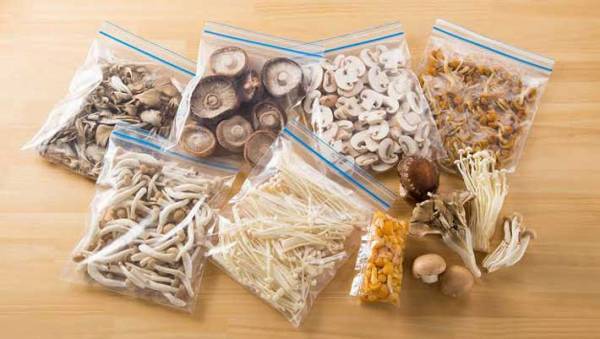 スーパーの青果部がすすめる、賢い『キノコの保存方法』は？　「家事の時短にもなる」