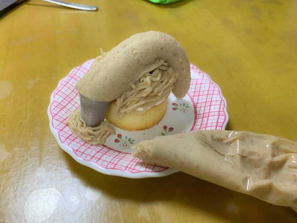 夫に『モンブラン』の仕上げを任せると？　想像のナナメ上を１枚に「爆笑」「仕事どころじゃない」の声