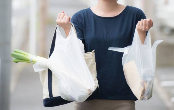 「なんて画期的なの」　持ち帰りにくい野菜を、楽に持ち帰れる袋に親が大興奮！