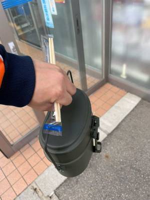 ローソンに持参した『フタ付きの容器』に「こんな使い道もあったのか！」