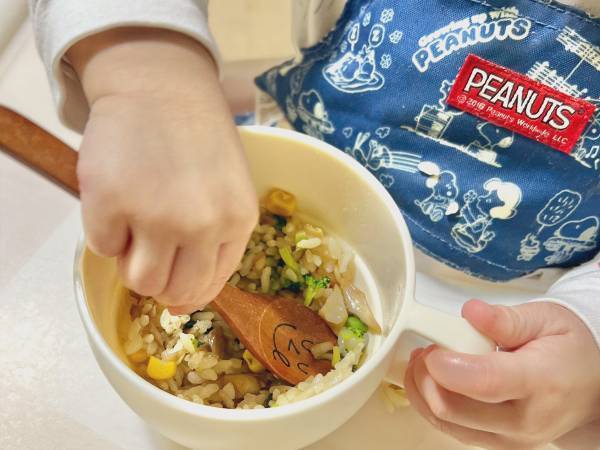 『冷蔵庫の食材』でパッと作れる！　即席ピラフに「これなら自分でも作れそう！」