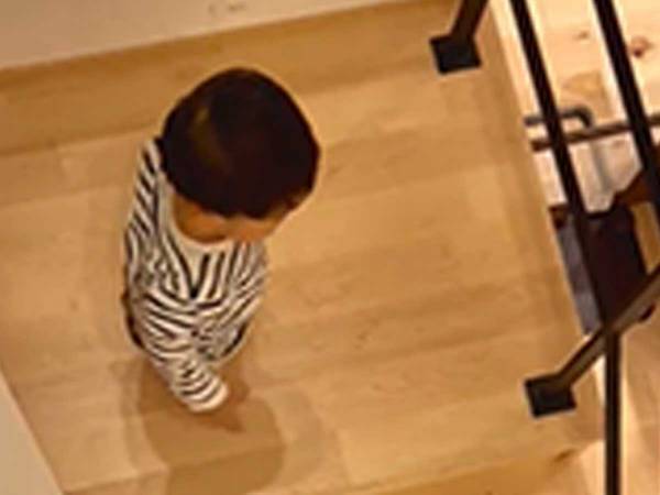 「想像以上に速い」「消防士みたい」　２歳児、ヨチヨチと階段を下りるのではなく？