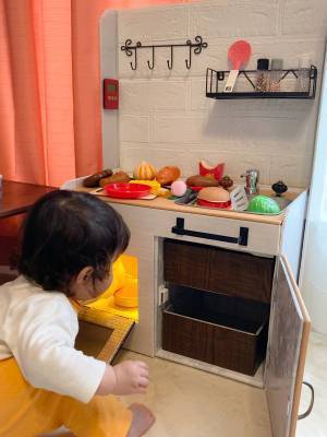 「売り物かと」「クオリティーが高すぎる」　段ボールで作ったキッチンがすごい！