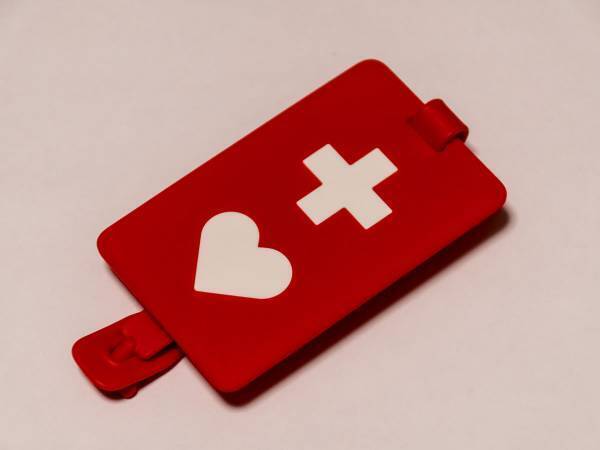 椎名林檎『ヘルプマーク』類似グッズが謝罪へ　「広まってほしい」「本当に安心した」