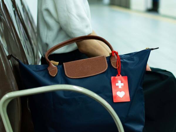 椎名林檎『ヘルプマーク』類似グッズが謝罪へ　「広まってほしい」「本当に安心した」