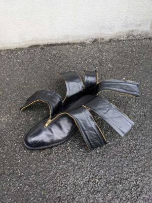 一見すると普通のブーツ　ジッパーを下げると「逆転の発想！」