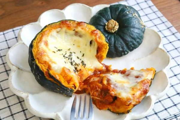 悪魔的なおいしさ！　カボチャを丸ごと使う『グラタン』の作り方は？　「簡単」「やってみたい」