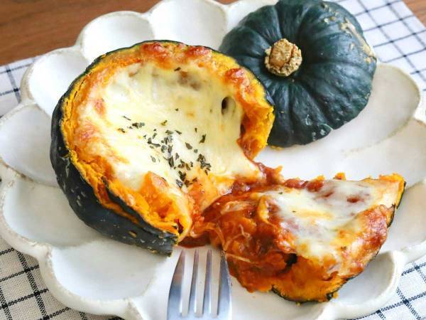 悪魔的なおいしさ！　カボチャを丸ごと使う『グラタン』の作り方は？　「簡単」「やってみたい」