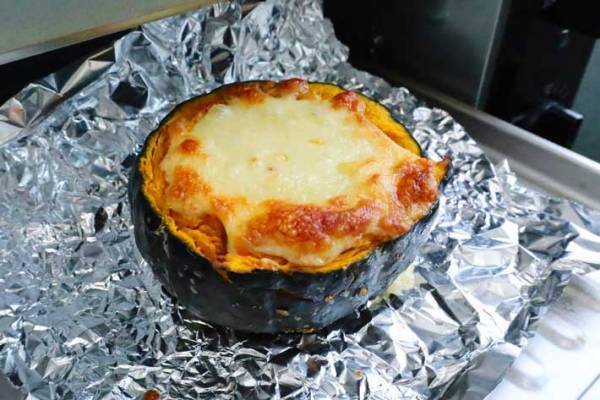 悪魔的なおいしさ！　カボチャを丸ごと使う『グラタン』の作り方は？　「簡単」「やってみたい」