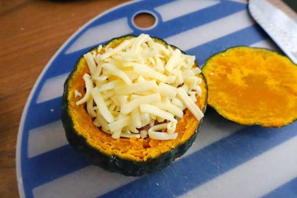 悪魔的なおいしさ！　カボチャを丸ごと使う『グラタン』の作り方は？　「簡単」「やってみたい」