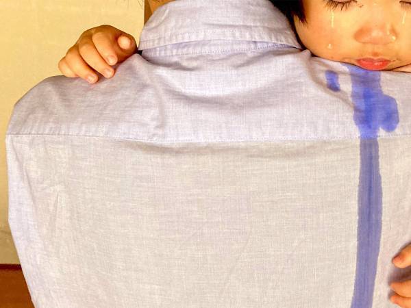 夫と娘の写真を見て、笑っていた妻　母の一言にハッとさせられた理由は…