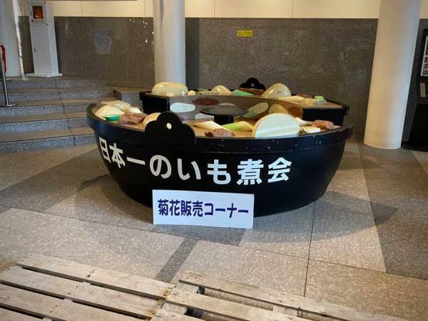 「熱意を感じざるをえない」　山形で目にした個性的なベンチに、二度見