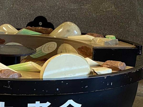 「熱意を感じざるをえない」　山形で目にした個性的なベンチに、二度見