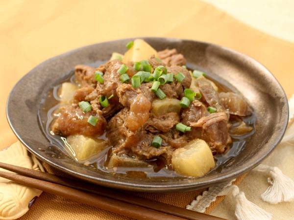 「ご飯が止まらなくなりそう」「今度作ってみる」　シェフ考案の『牛すじ煮込み』レシピに反響