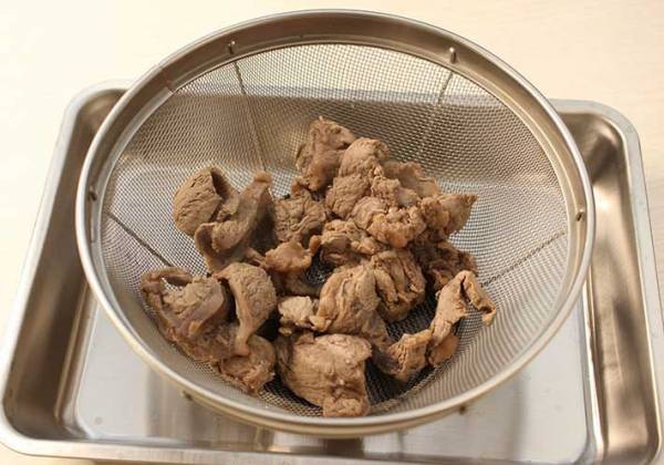 「ご飯が止まらなくなりそう」「今度作ってみる」　シェフ考案の『牛すじ煮込み』レシピに反響