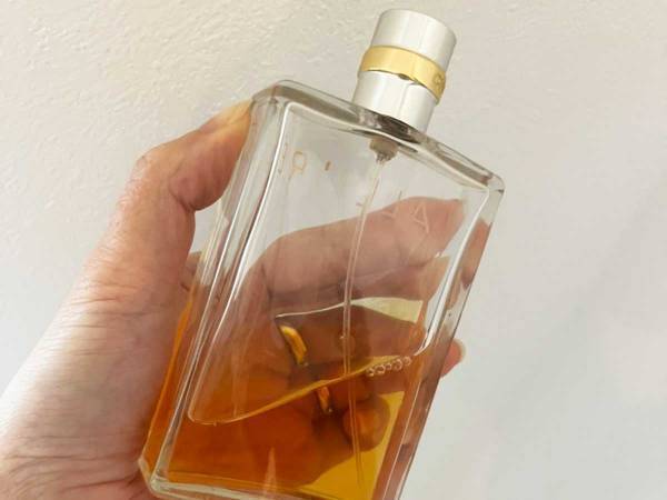 「これでようやく捨てられる」　中身の入った古い香水、清掃員がすすめる『捨て方』は？