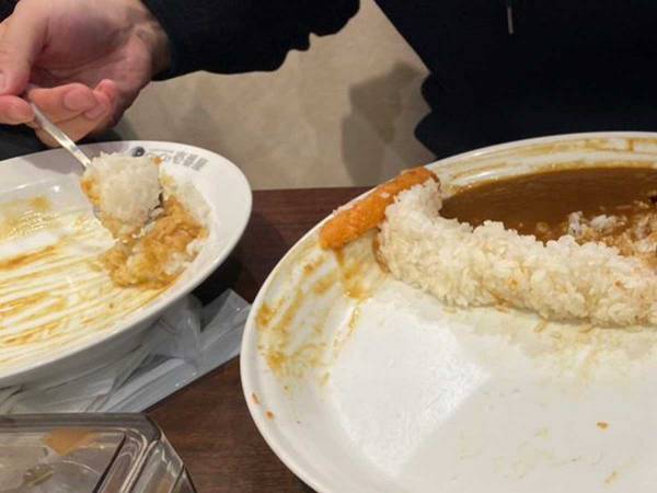 お皿を見てひと言「カレー食うの上手すぎるやろ」　そのワケとは…？