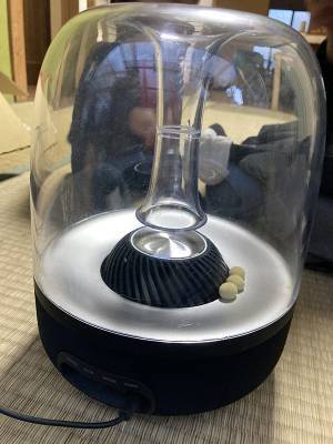 赤ちゃんがスピーカーにボーロを入れちゃった！　ネットの解決法に「天才的」「すげえ！」